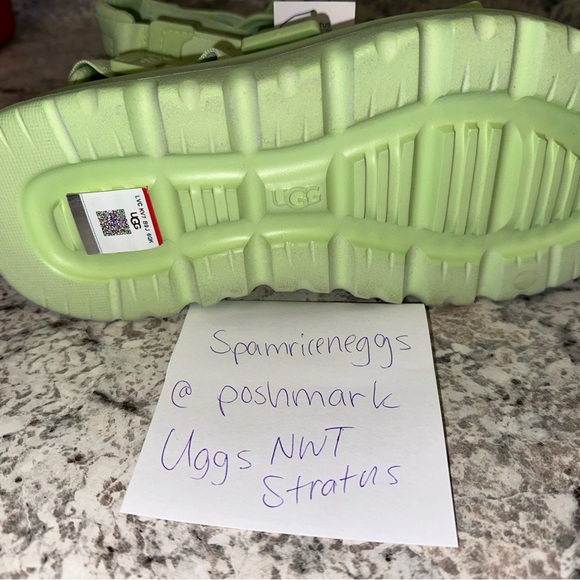 NWT UGGS STRATUS GREEN 8 W 6 M - Picture 5 of 7